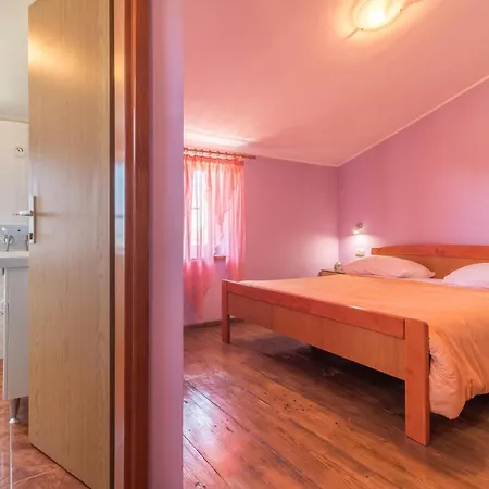 4 Bedroom Awesome In Pula *