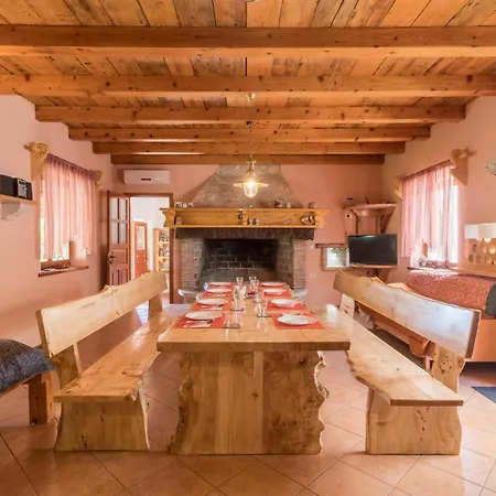 Сasa de vacaciones Cozy In With Sauna Pula