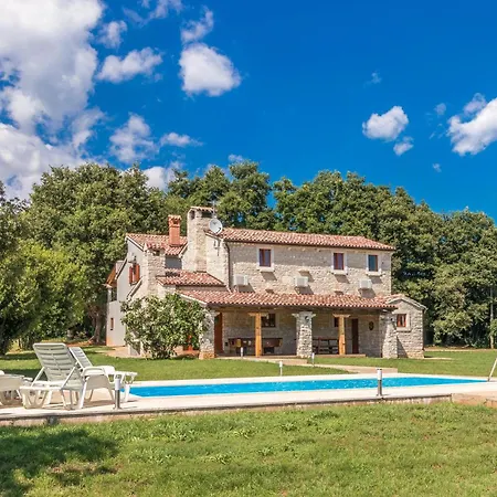 펜션 4 Bedroom Awesome In Pula