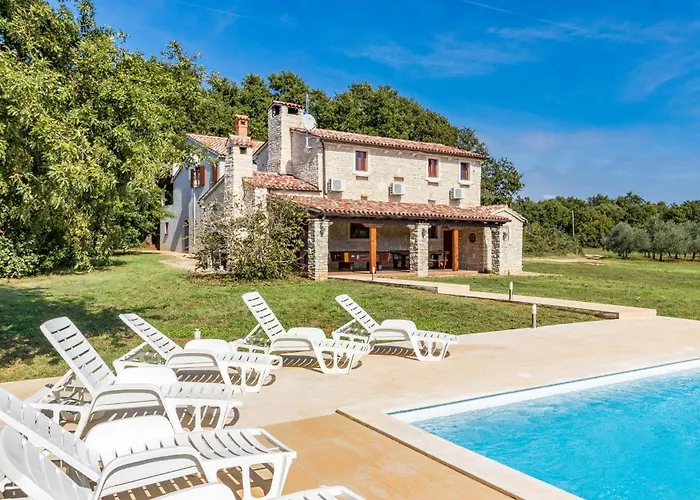 Дом отдыха 4 Bedroom Awesome In *