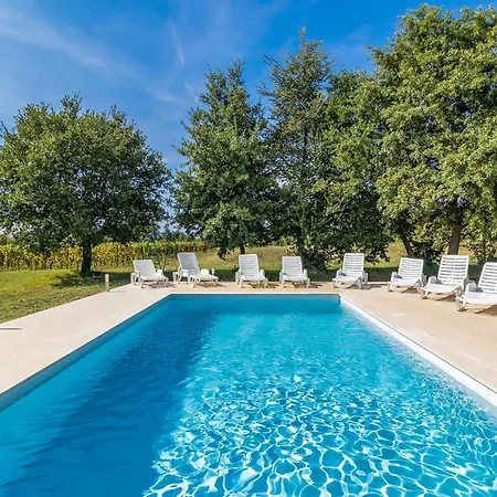4 Bedroom Awesome In Pula Hébergement de vacances Muntić