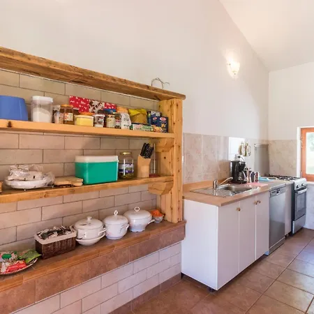 4 Bedroom Awesome In Pula * Muntić