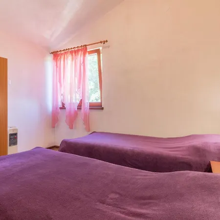 4 Bedroom Awesome In Pula Hébergement de vacances Muntić