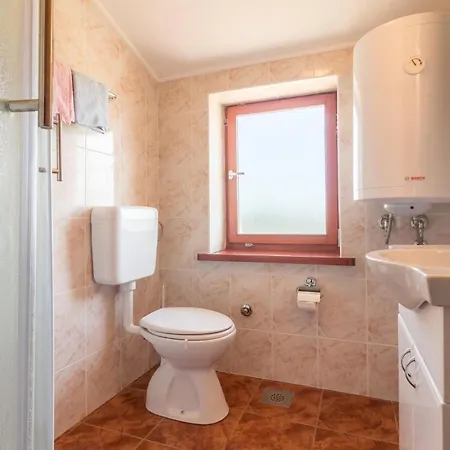 Hébergement de vacances 4 Bedroom Awesome In Pula Muntić